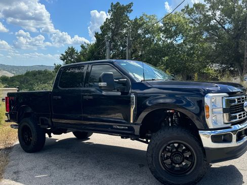 Used 2024 Ford F250 XLT w/ FX4 Off-Road Package image 2