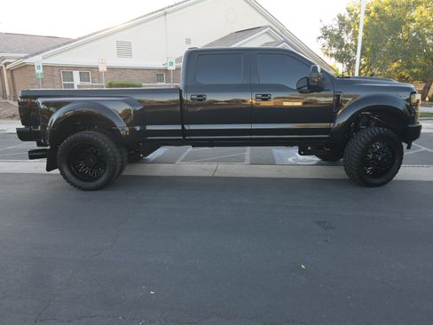 Used 2020 Ford F350 Platinum AWD/4WD image 4