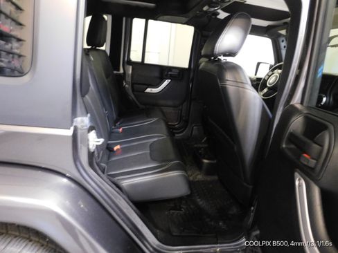 Used 2018 Jeep Wrangler Unlimited Sahara w/ Connectivity Group image 25