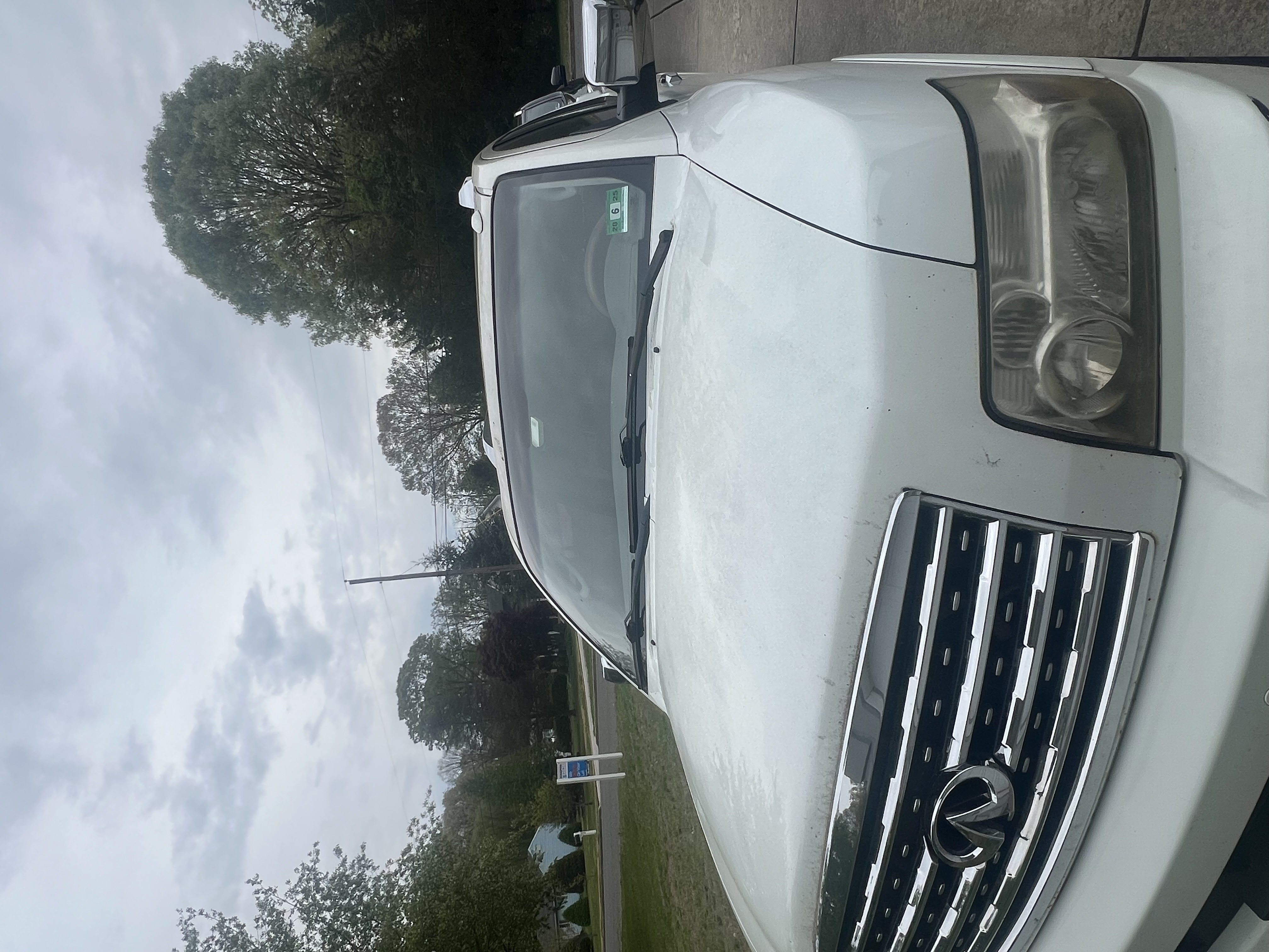 Used 2010 INFINITI QX56 4WD w/ Technology Pkg image 2