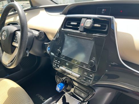 Used 2016 Toyota Prius Three w/ Advanced Technology Package FWD image 21