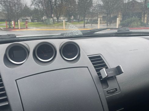 Used 2005 Nissan 350Z 35th Anniversary Edition w/ (N93) Cargo Convenience Pkg image 2