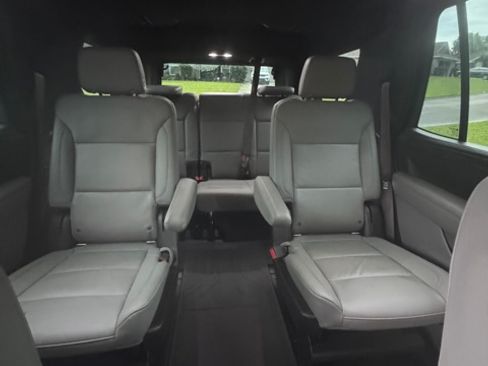 Used 2021 Chevrolet Tahoe LT w/ LT Signature Package RWD image 13