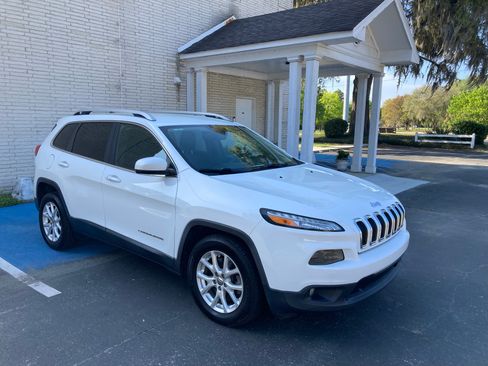 Used 2016 Jeep Cherokee Latitude w/ Comfort/Convenience Group image 1
