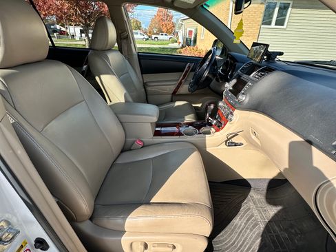 Used 2012 Toyota Highlander Limited image 17