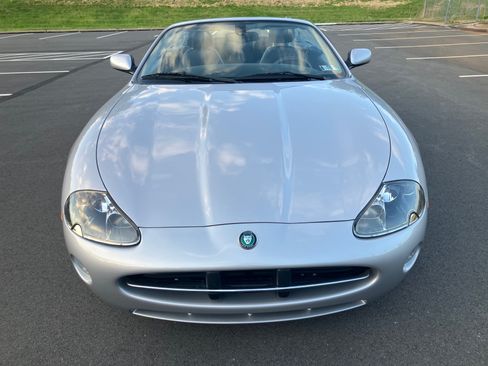 Used 2005 Jaguar XK8 Convertible RWD image 2