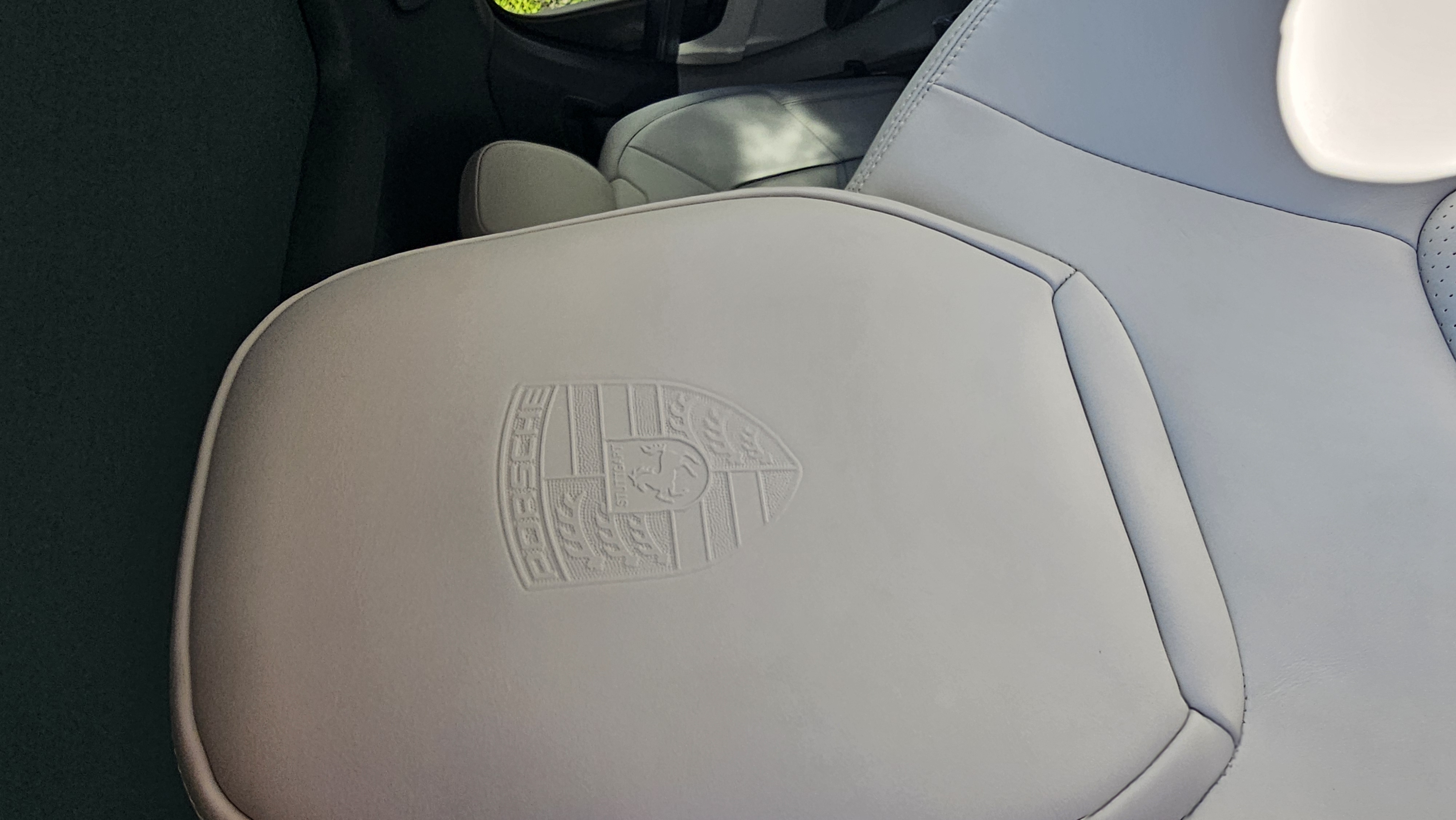 Used 2020 Porsche Cayenne AWD/4WD image 2