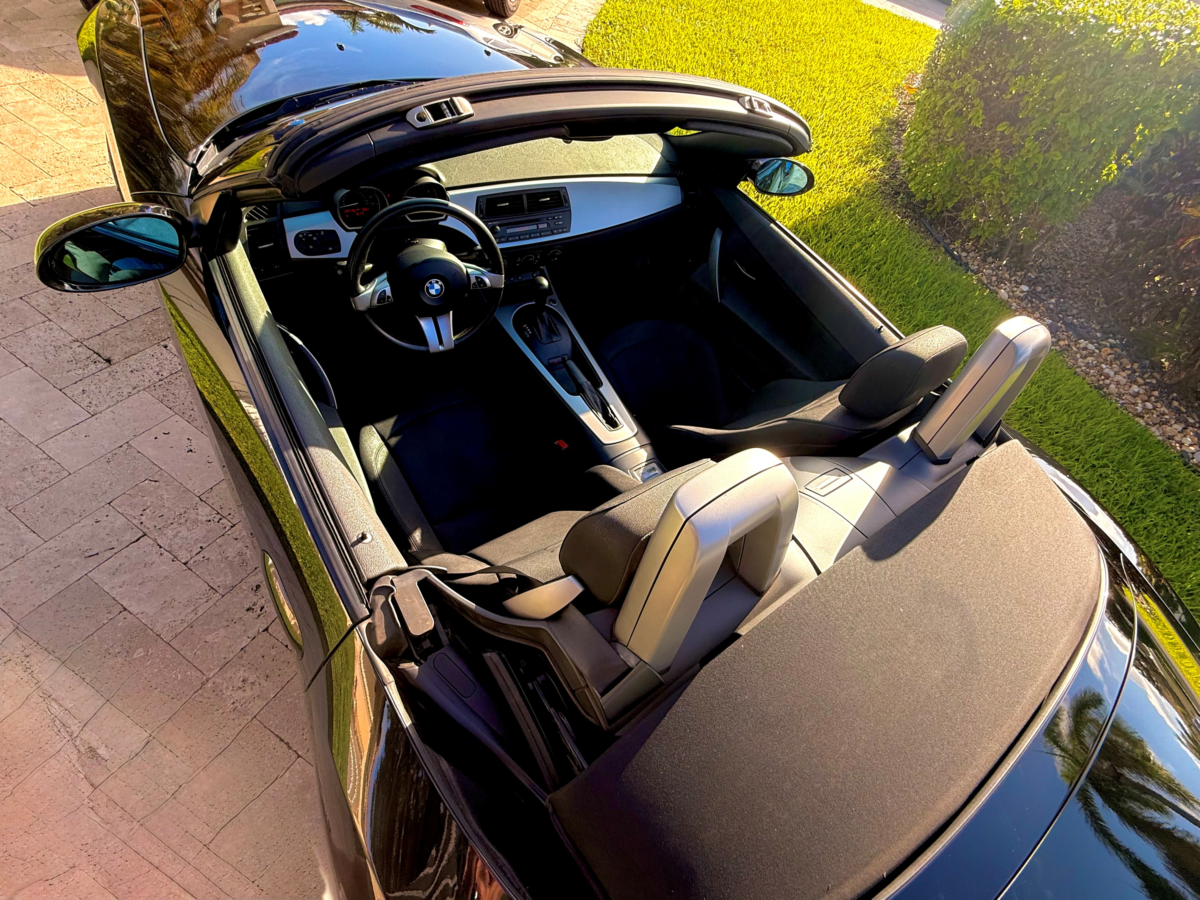 Used 2005 BMW Z4 2.5i RWD image 6