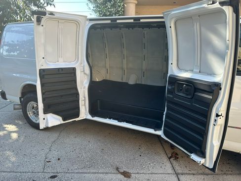Used 2014 Chevrolet Express 2500 Extended RWD image 8