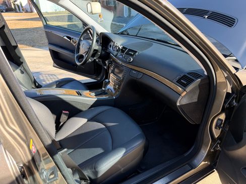 Used 2008 Mercedes-Benz E 350 Sedan image 16