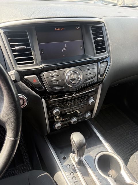 Used 2017 Nissan Pathfinder SV FWD image 10