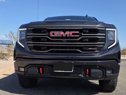 Used 2022 GMC Sierra 1500 AT4X image 8