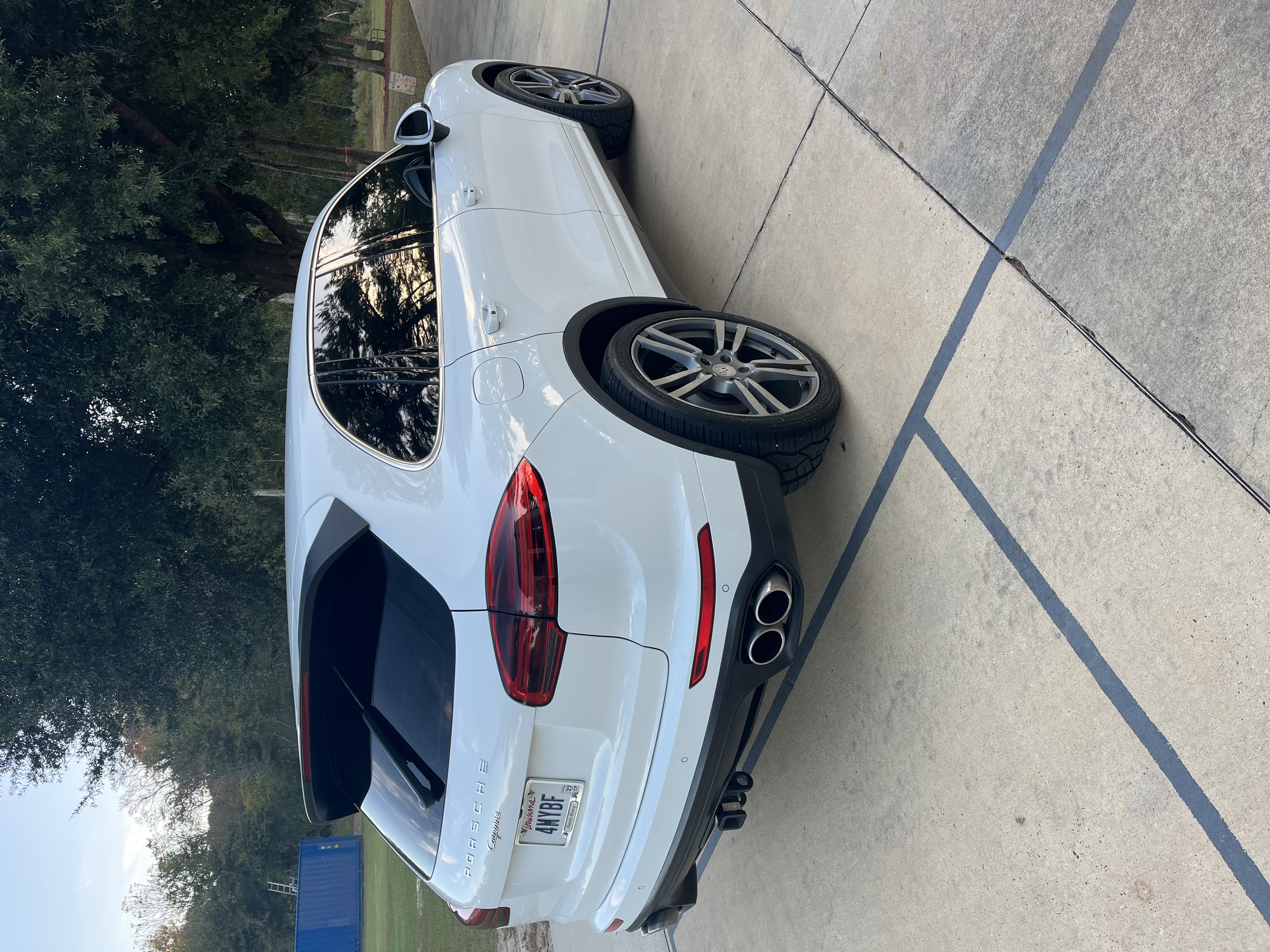 Used 2016 Porsche Cayenne AWD/4WD image 2