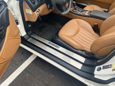 Used 2011 Mercedes-Benz SL 550 image 15