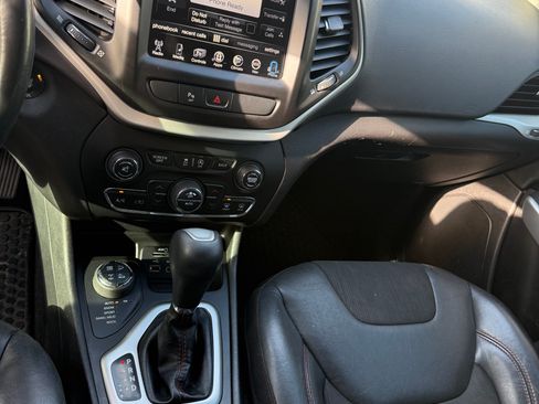 Used 2018 Jeep Cherokee Trailhawk w/ Comfort/Convenience Group image 13