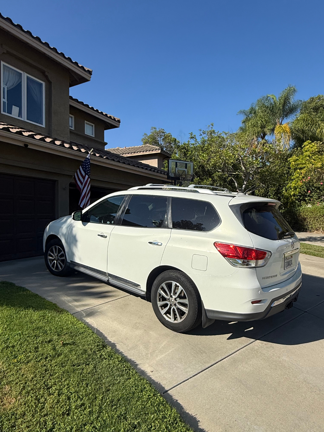 Used 2014 Nissan Pathfinder SL w/ SL Premium Package FWD image 5