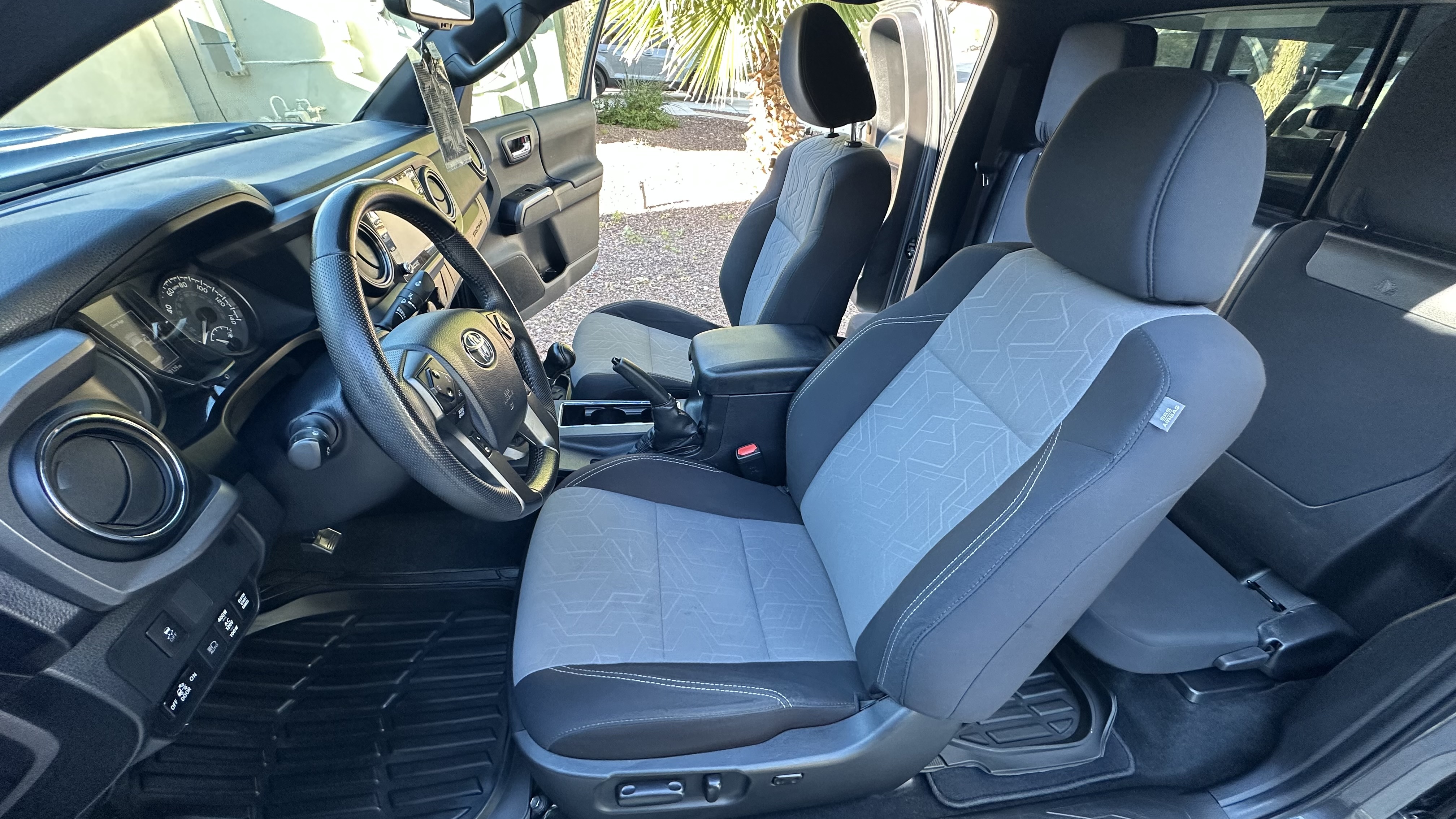 Used 2020 Toyota Tacoma TRD Sport AWD/4WD image 2