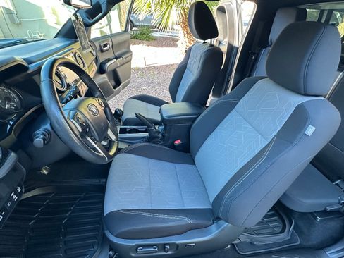 Used 2020 Toyota Tacoma TRD Sport image 2