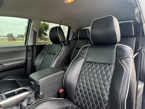 Used 2022 Toyota Tacoma SR5 image 17