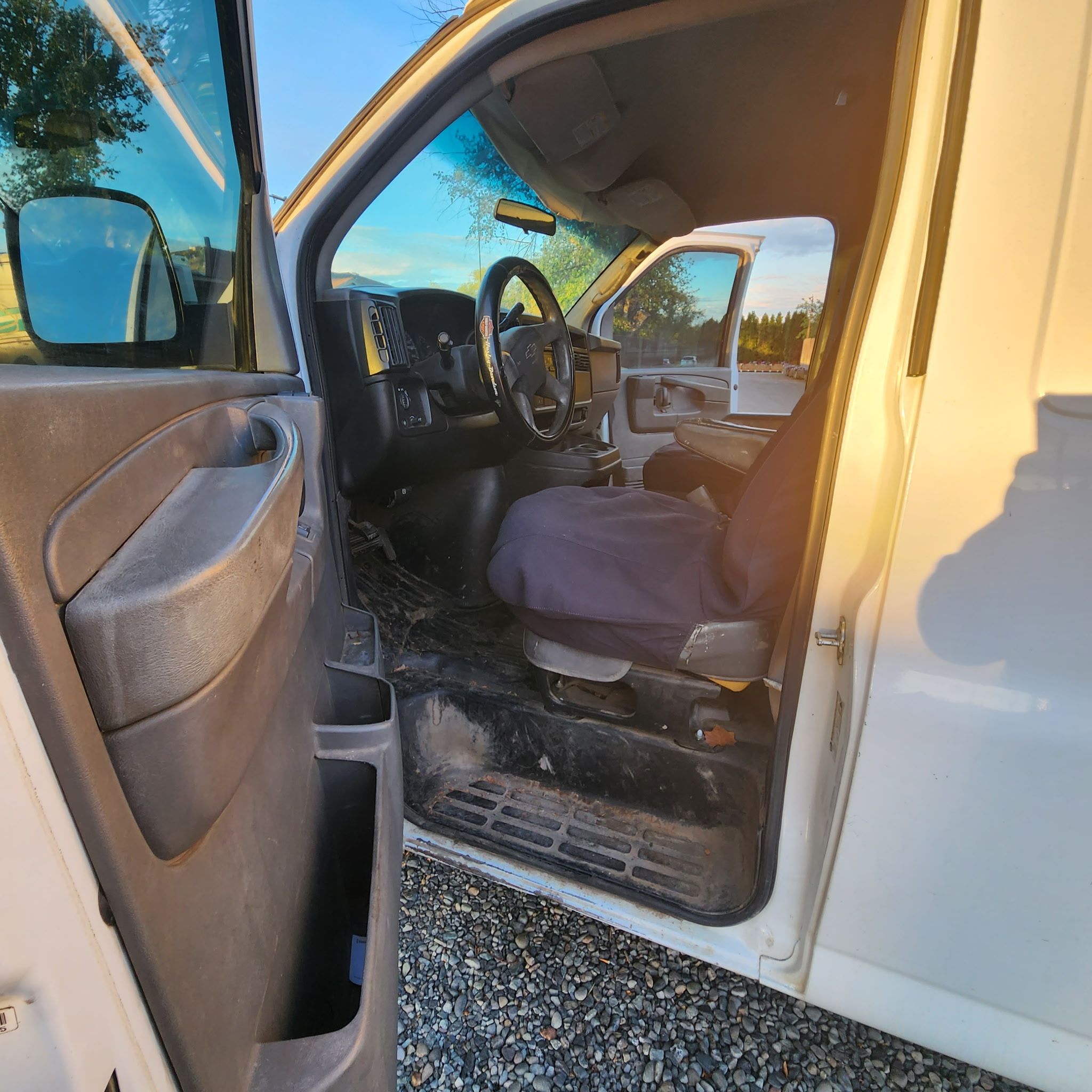 Used 2005 Chevrolet Express 2500 RWD image 6