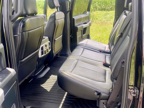Used 2019 Ford F150 Lariat w/ Equipment Group 502A Luxury AWD/4WD image 14
