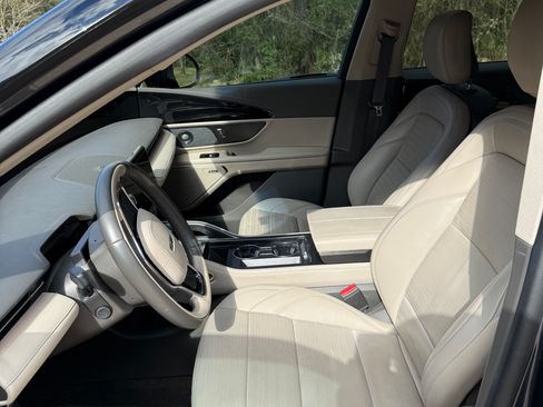 Used 2024 Lincoln Nautilus Reserve w/ Equipment Group 202A image 11