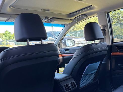 Used 2013 Subaru Outback 2.5i Limited w/ Popular Pkg 2 AWD/4WD image 4