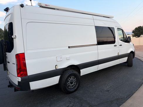 Used 2019 Mercedes-Benz Sprinter 170 Cargo image 2