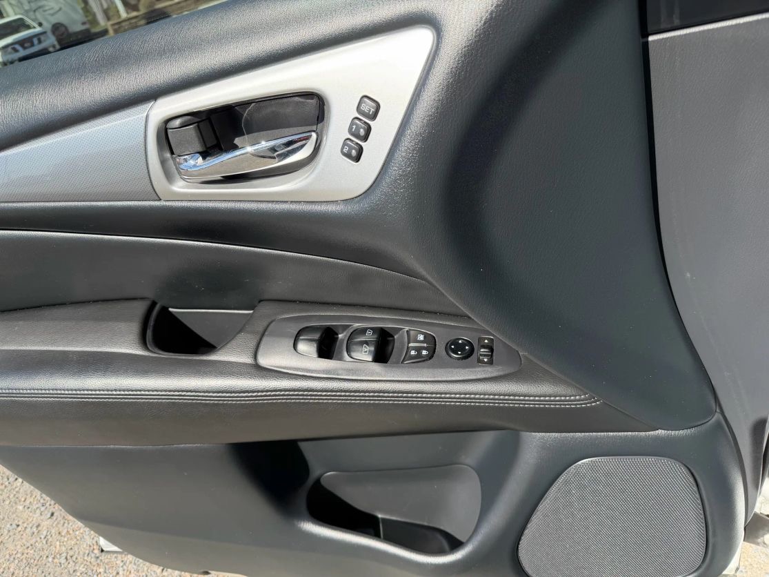 Used 2019 Nissan Pathfinder SL AWD/4WD image 8