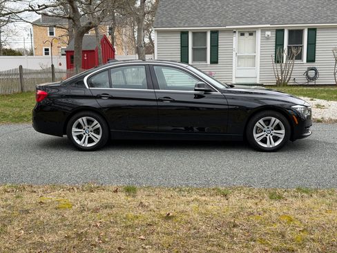 Used 2017 BMW 330i xDrive Sedan AWD/4WD image 5
