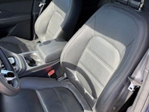 Used 2023 Jaguar E-PACE SE image 11