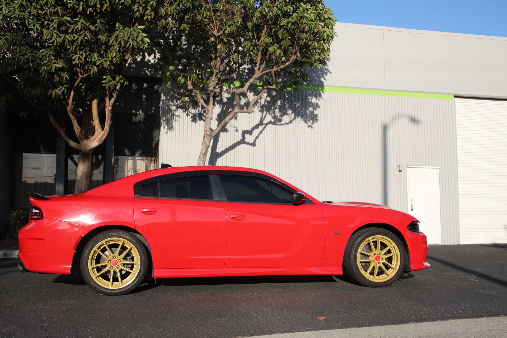 Used 2019 Dodge Charger R/T RWD image 1