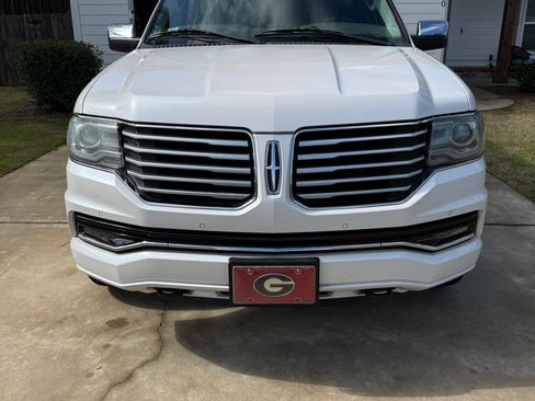 Used 2016 Lincoln Navigator Select image 2