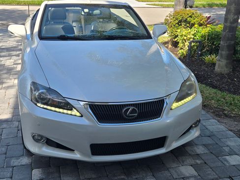 Used 2012 Lexus IS 350C w/ Luxury Pkg image 9