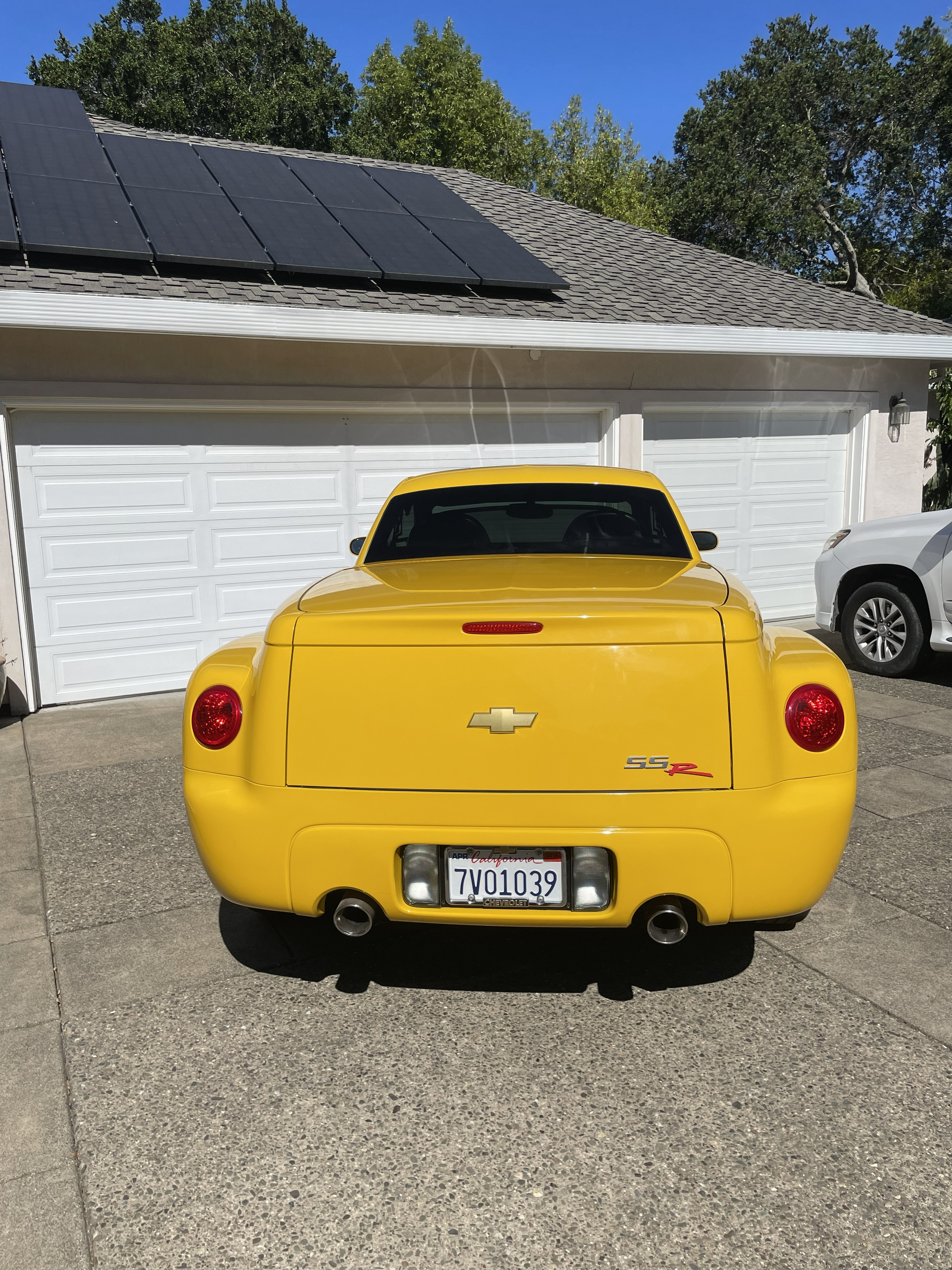 Used 2005 Chevrolet SSR w/ Preferred Equipment Group RWD image 23