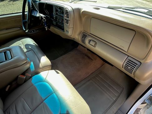 Used 1998 Chevrolet Silverado 1500 4x4 Regular Cab w/ Preferred Equipment Group 2 image 21