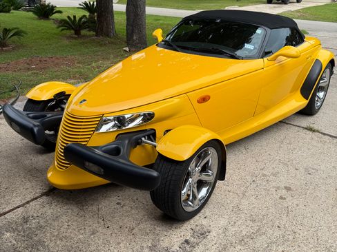 Used 2002 Chrysler Prowler Roadster 2D image 2