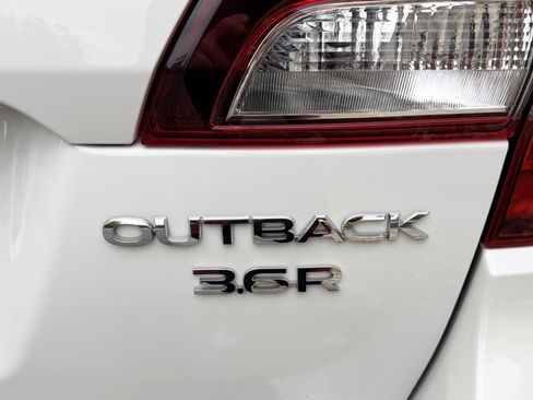 Used 2016 Subaru Outback 3.6R Limited AWD/4WD image 13