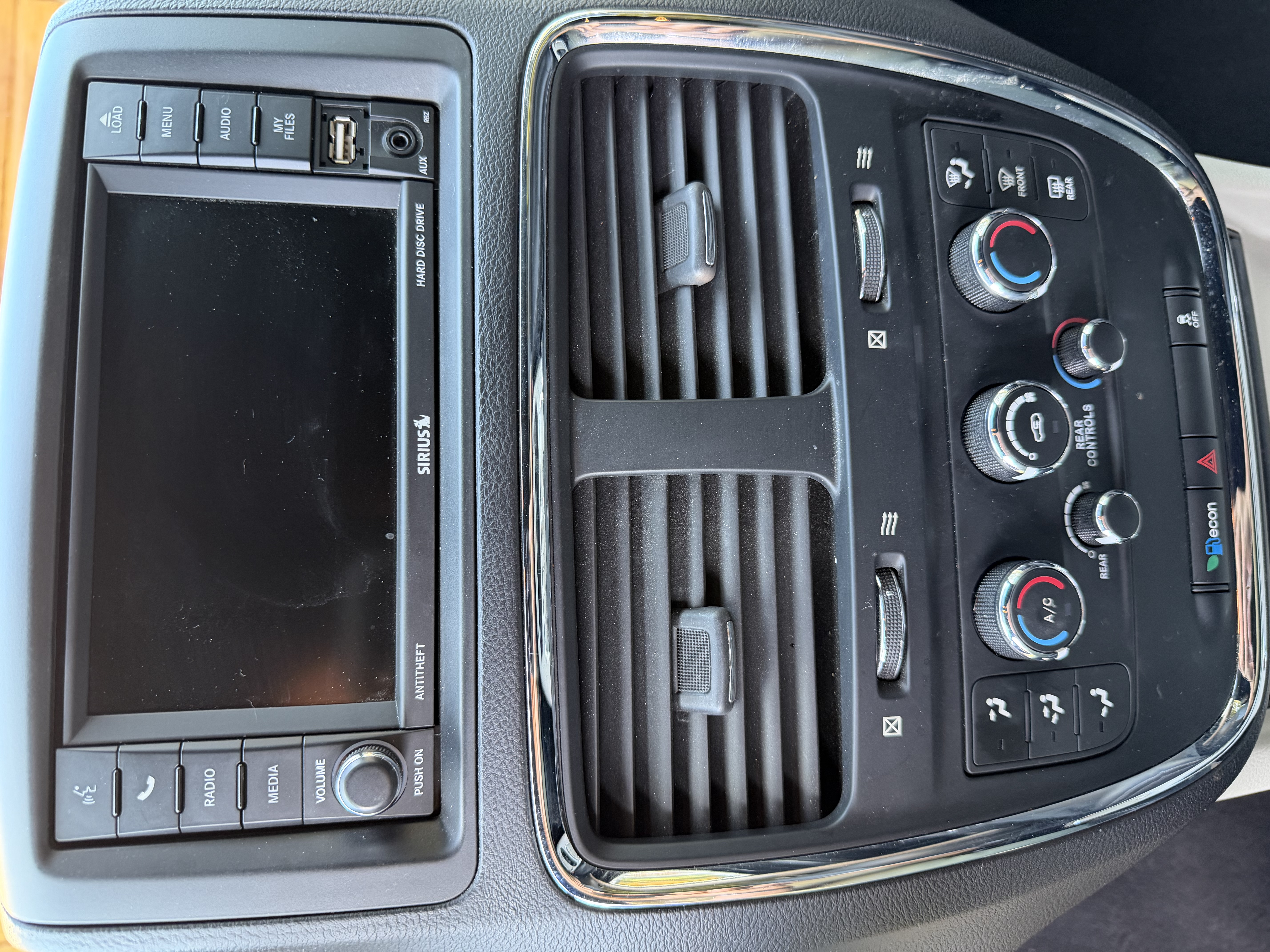 Used 2019 Dodge Grand Caravan SXT FWD image 32
