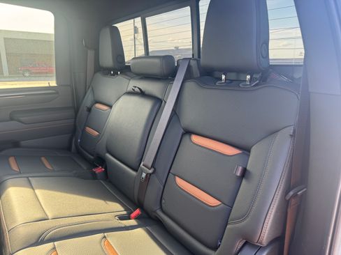 Used 2024 GMC Sierra 2500 AT4 w/ AT4 Premium Plus Package AWD/4WD image 5