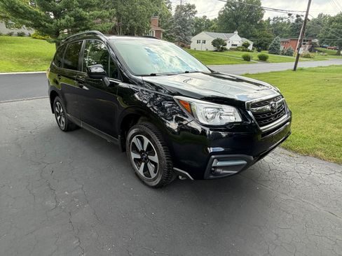 Used 2017 Subaru Forester 2.5i Premium AWD/4WD image 2
