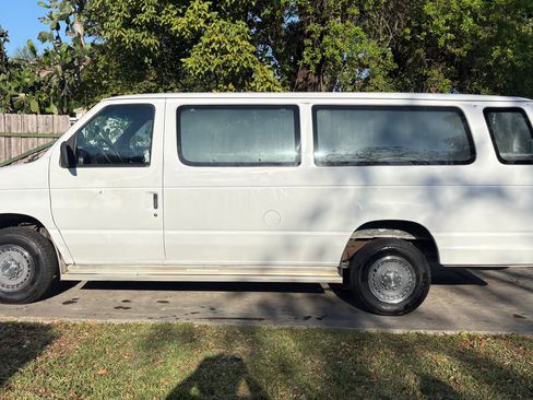 Used 1994 Ford E-350 and Econoline 350 Club Wagon RWD image 18