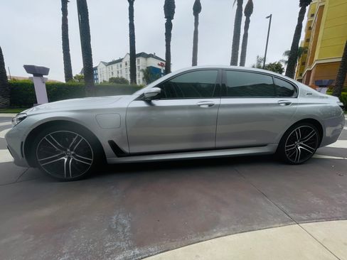 Used 2017 BMW 740e xDrive AWD/4WD image 13