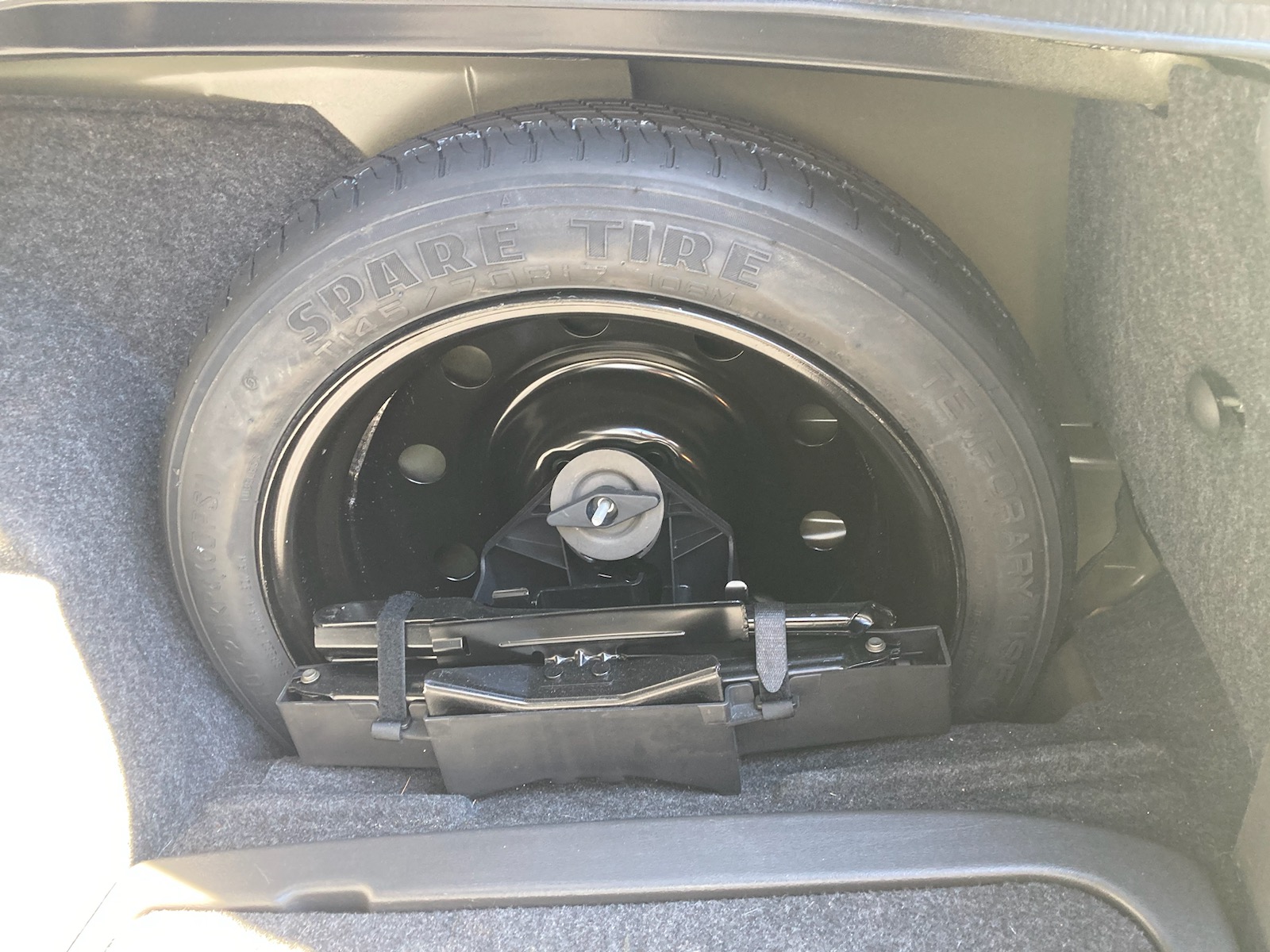 Used 2008 Lincoln Town Car Signature L RWD image 30