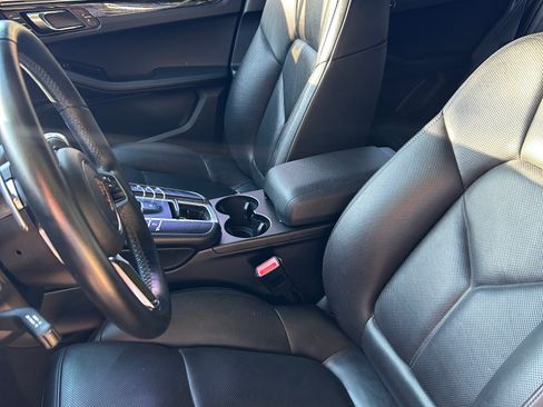 Used 2018 Porsche Macan Sport Edition image 4