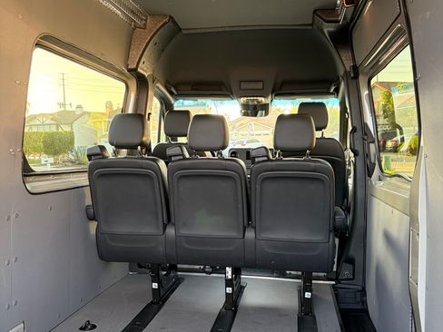 Used 2021 Mercedes-Benz Sprinter 2500 image 10