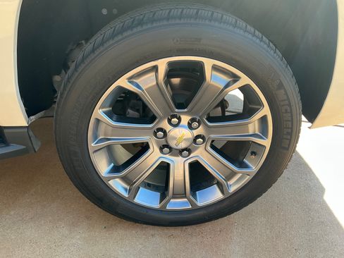 Used 2015 Chevrolet Suburban LT w/ Luxury Package image 14