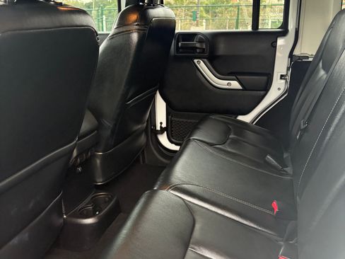 Used 2015 Jeep Wrangler Unlimited Sahara w/ Connectivity Group image 15