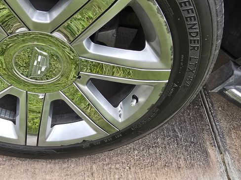 Used 2016 Cadillac Escalade Luxury image 28