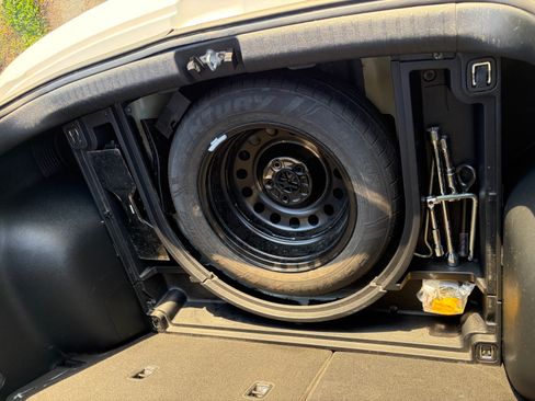 Used 2018 Kia Niro LX image 15